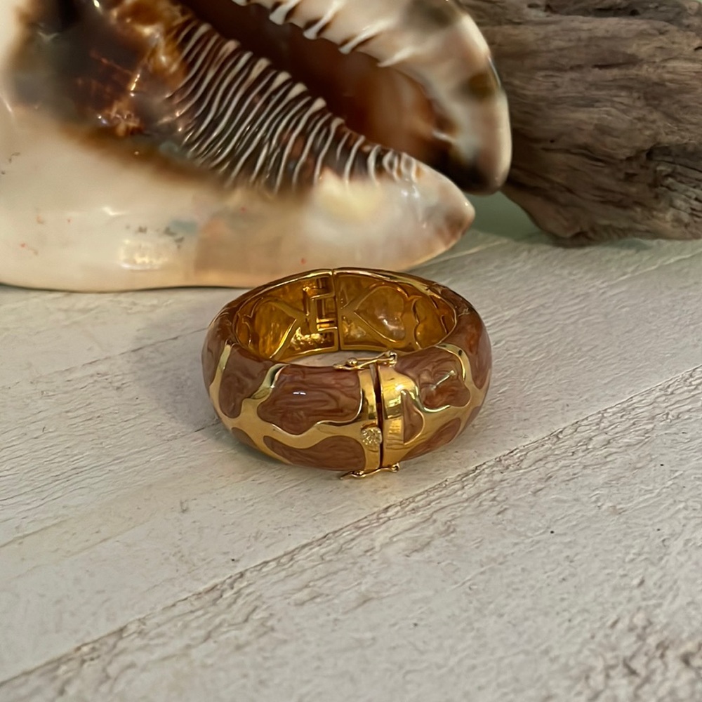 Bracelet, with gold and pretty bronze